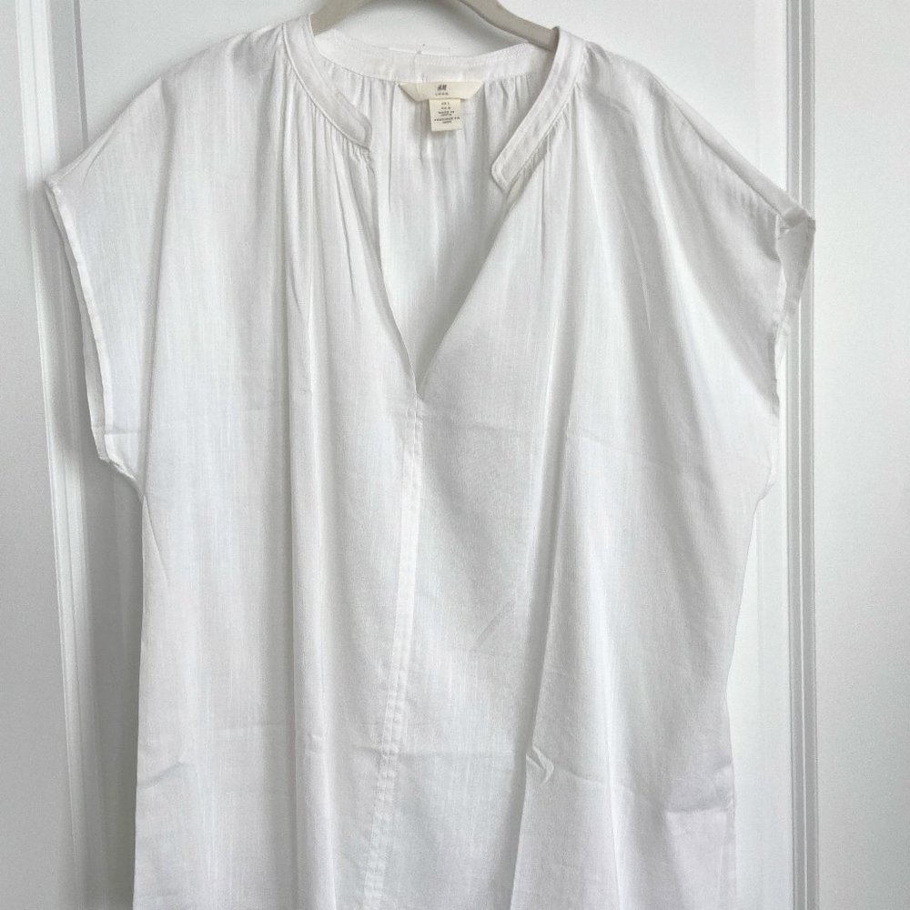 H&M White Short Sleeve V-Neck Blouse